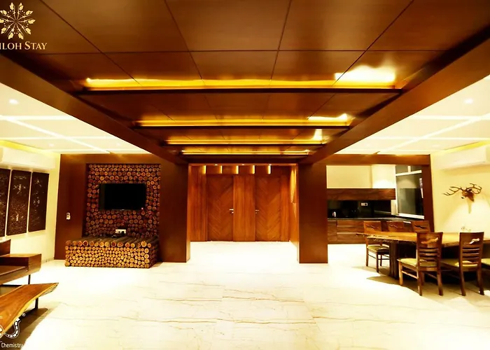 Royal Oak Villa: Luxurious 6BHK with Infinity Pool and Waterfall Igatpuri